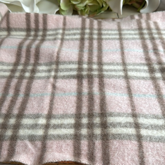 Burberry Light Pink Plaid Nova Check Cashmere Scarf - Picture 8 of 9
